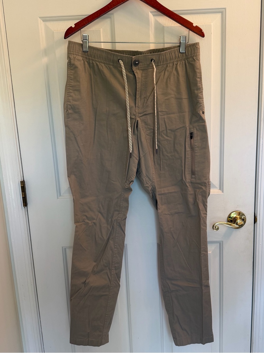 Men’s Vuori Grey/Olive Green Pants